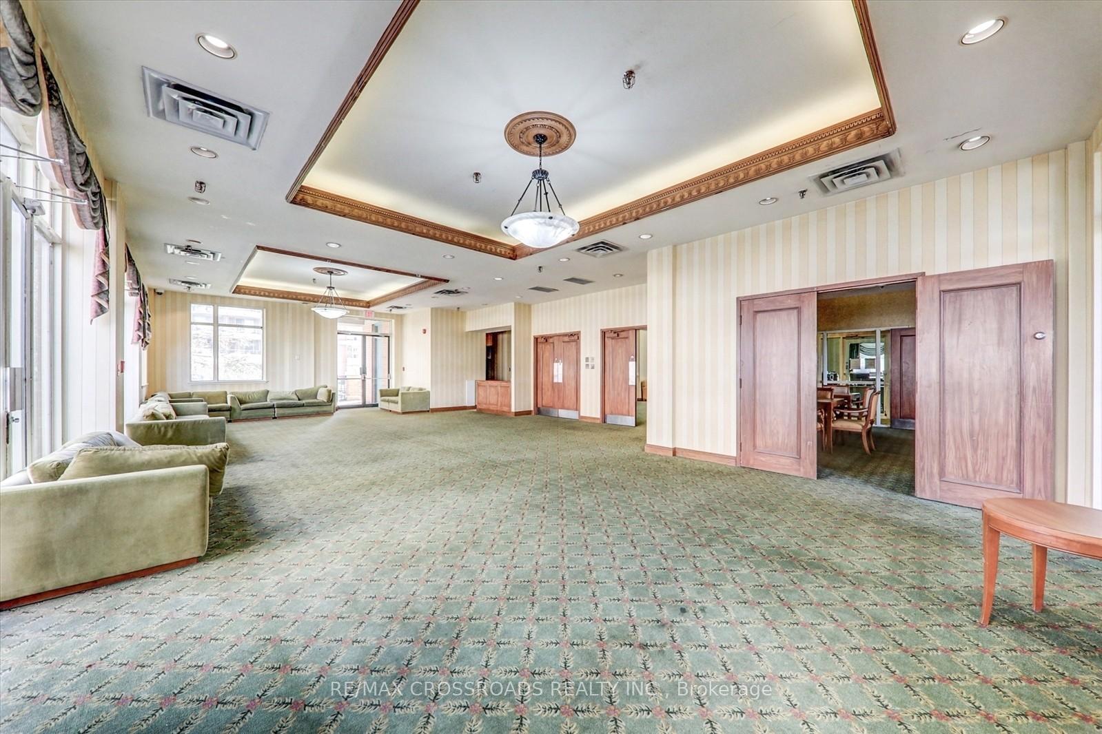 2 Bedrooms Condo at 400 Mclevin, Toronto For sale