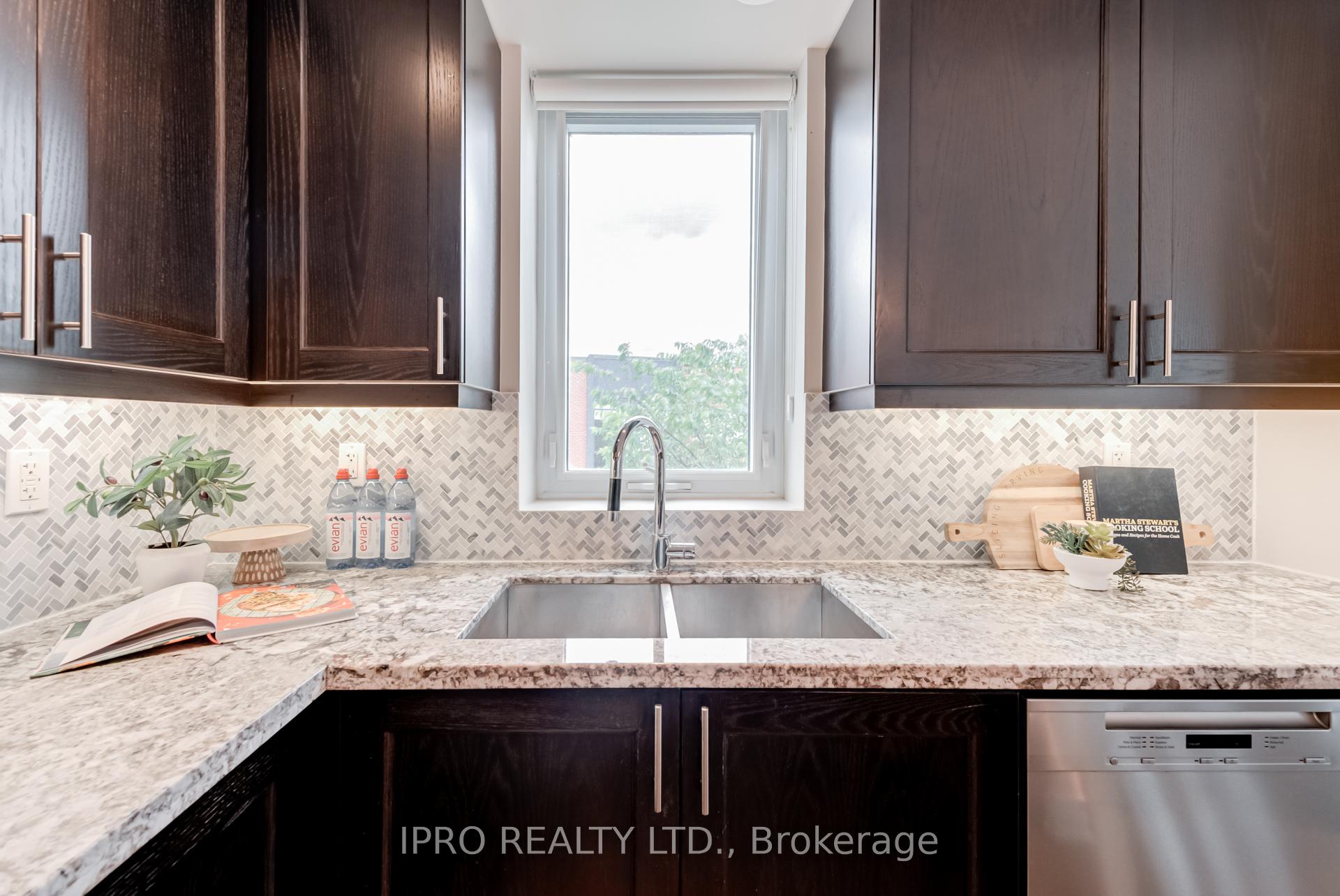5 Bedrooms Condo at 15 Sousa Mendes, Toronto For sale