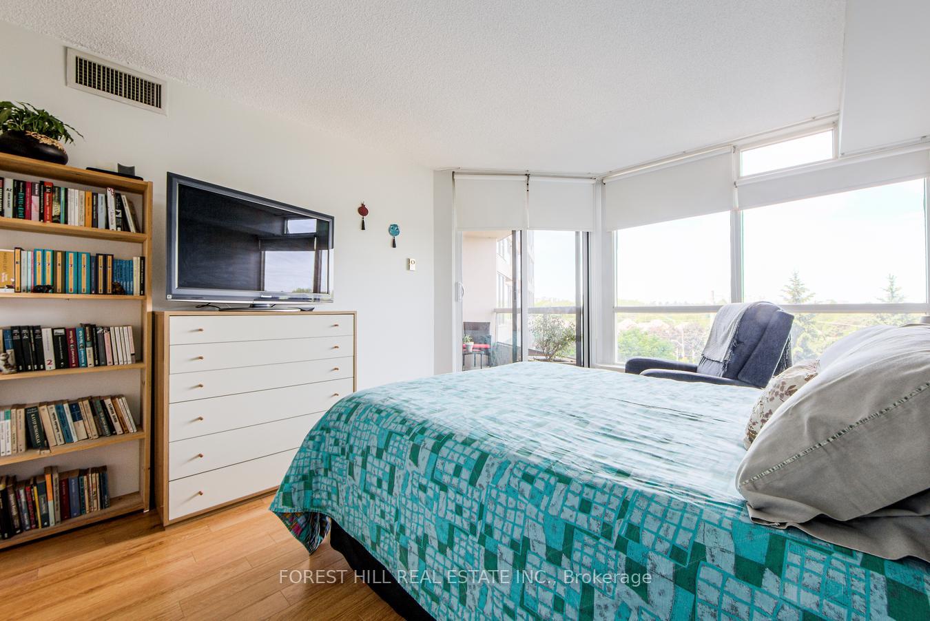 1 Bedroom Condo at 10 Guildwood, Toronto For sale