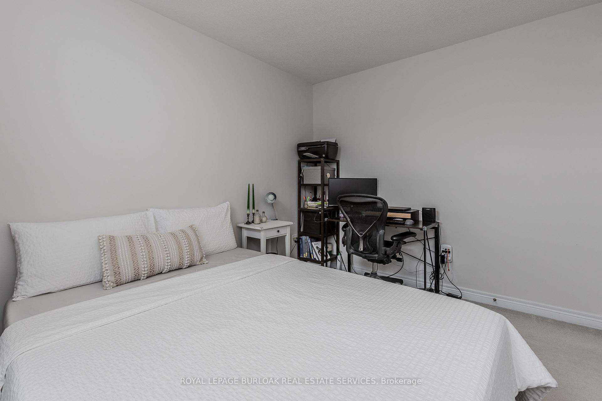 3 Bedrooms Condo at 1401 Plains, Burlington For sale