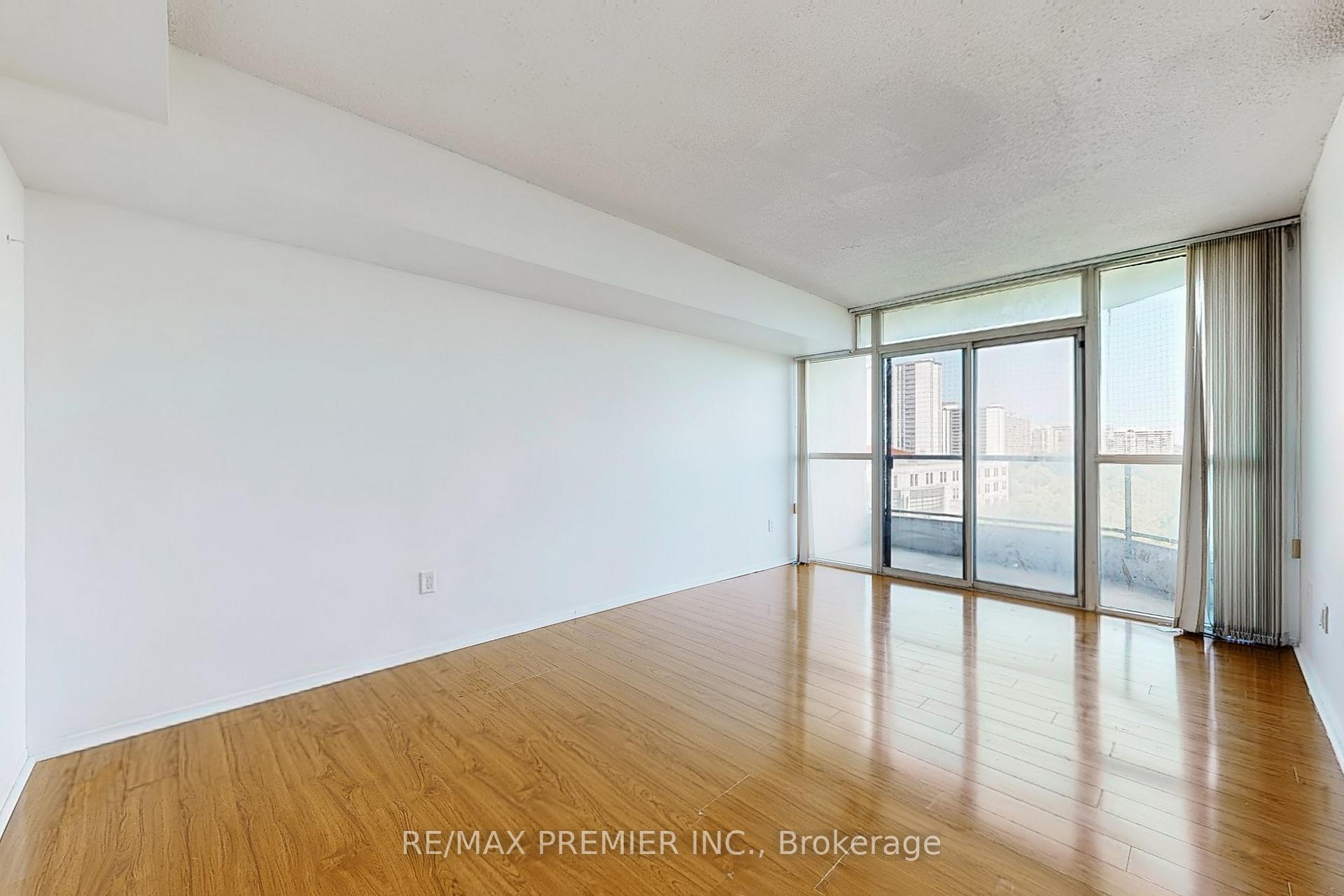 3 Bedrooms Condo at 1 Rowntree, Toronto For sale