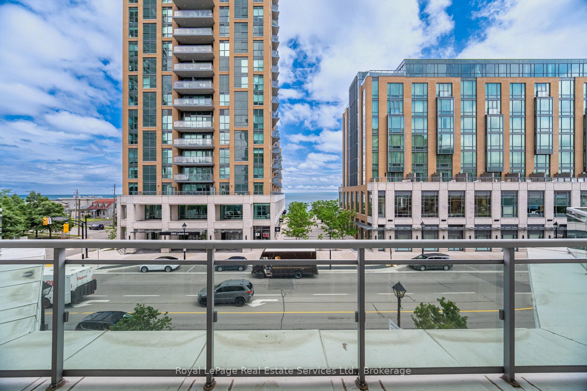 2 Bedrooms Condo at 360 Pearl, Burlington For sale