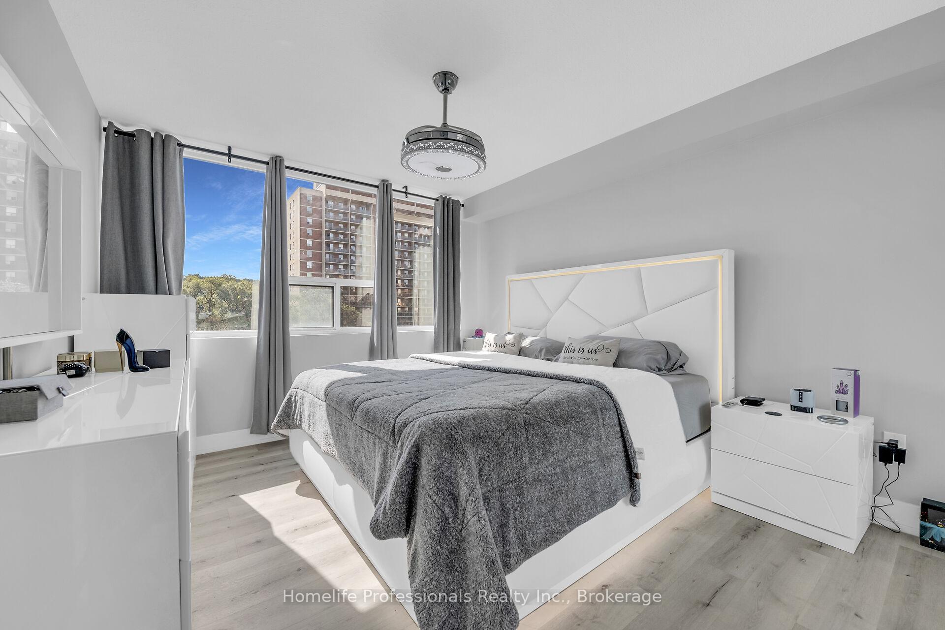2 Bedrooms Condo at 120 Duke,  Hamilton For sale