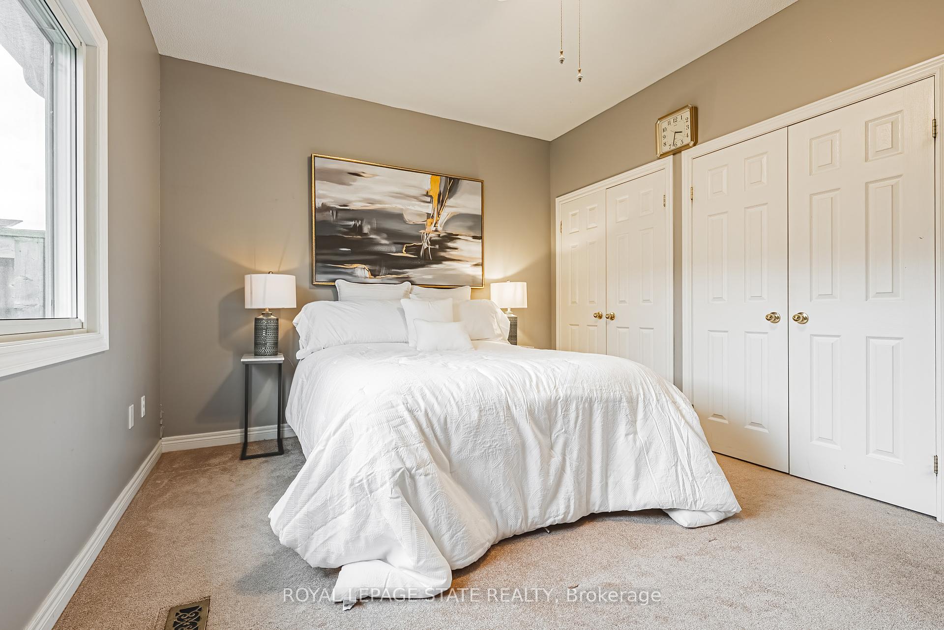 2 Bedrooms Condo at 130 Southbrook, Hamilton For sale