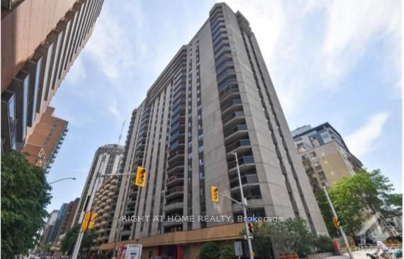 470 Laurier