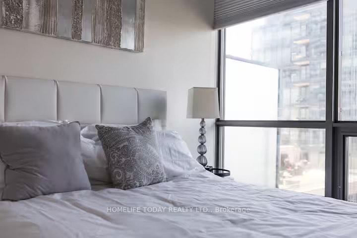 2 Bedrooms Condo at 8 Charlotte, Toronto For sale