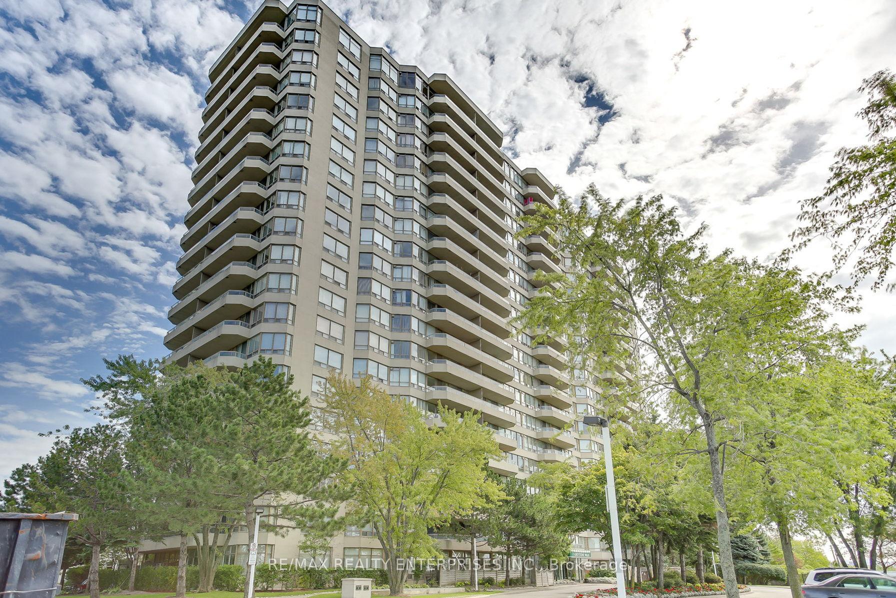 3 Bedrooms Condo at 1 Greystone Walk,  Toronto For sale