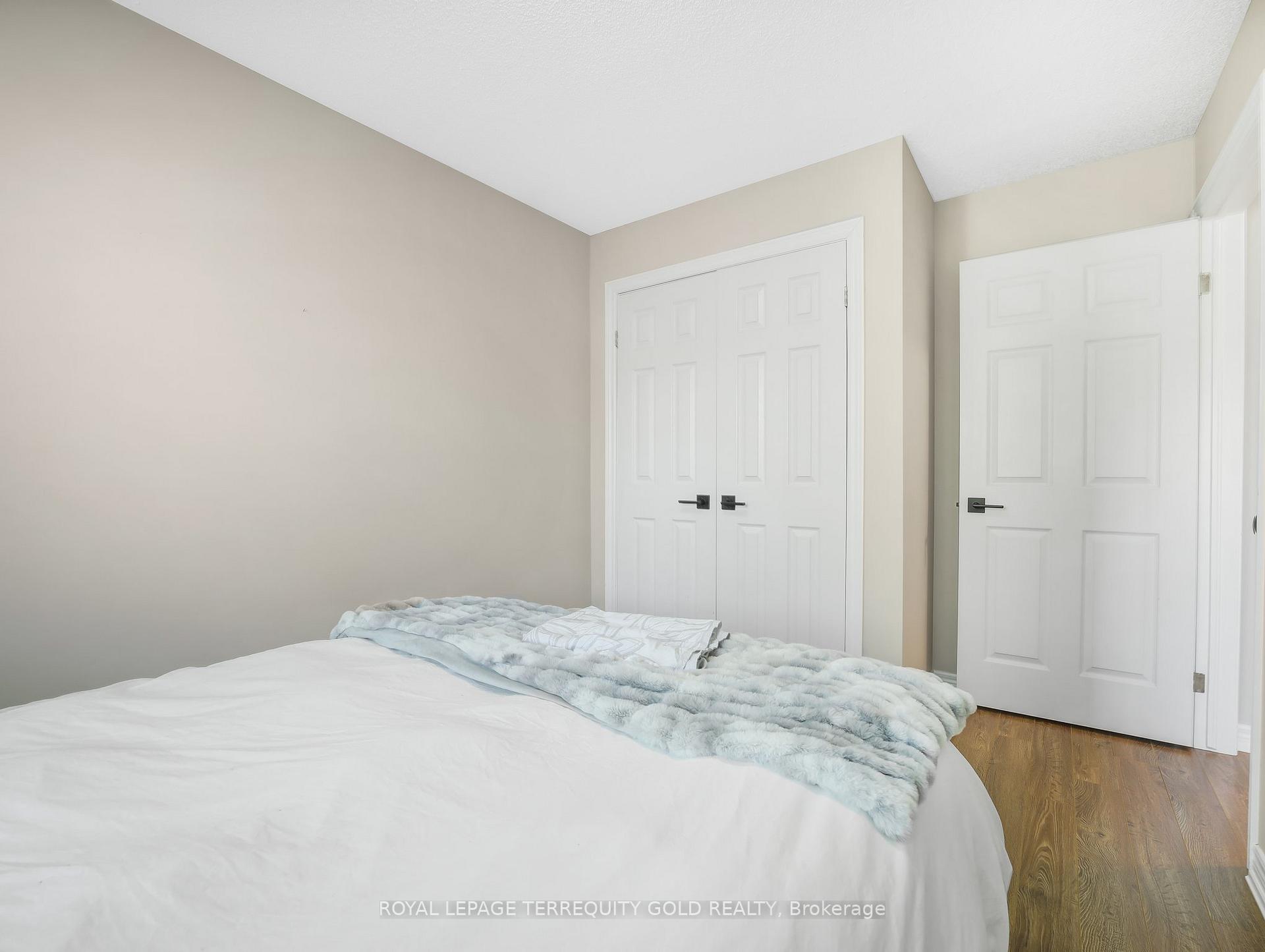 3 Bedrooms Condo at 4045 Upper Middle, Burlington For sale