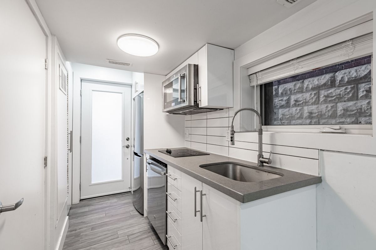 160 Lansdowne Avenue 4