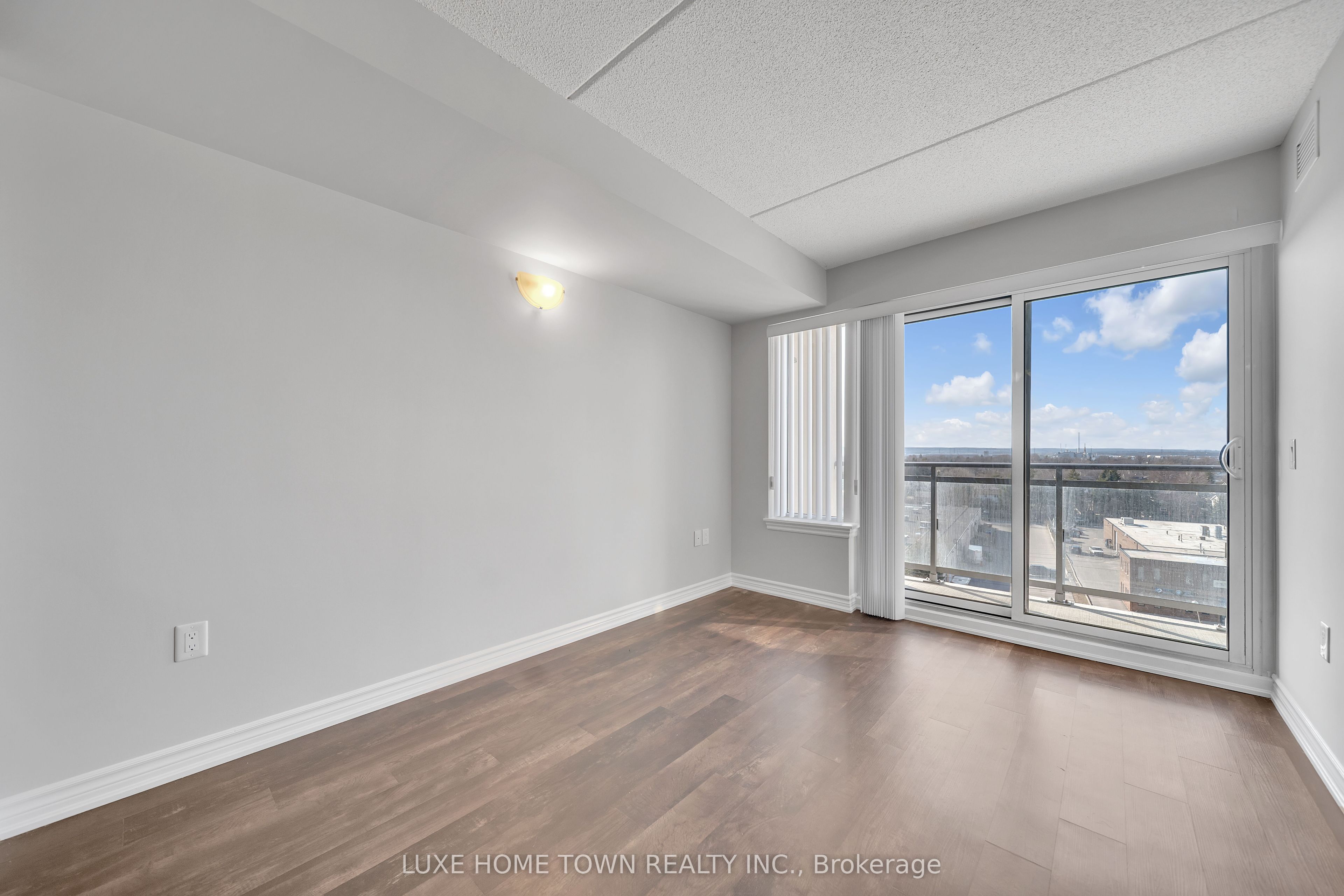 716 Main Street E, #801