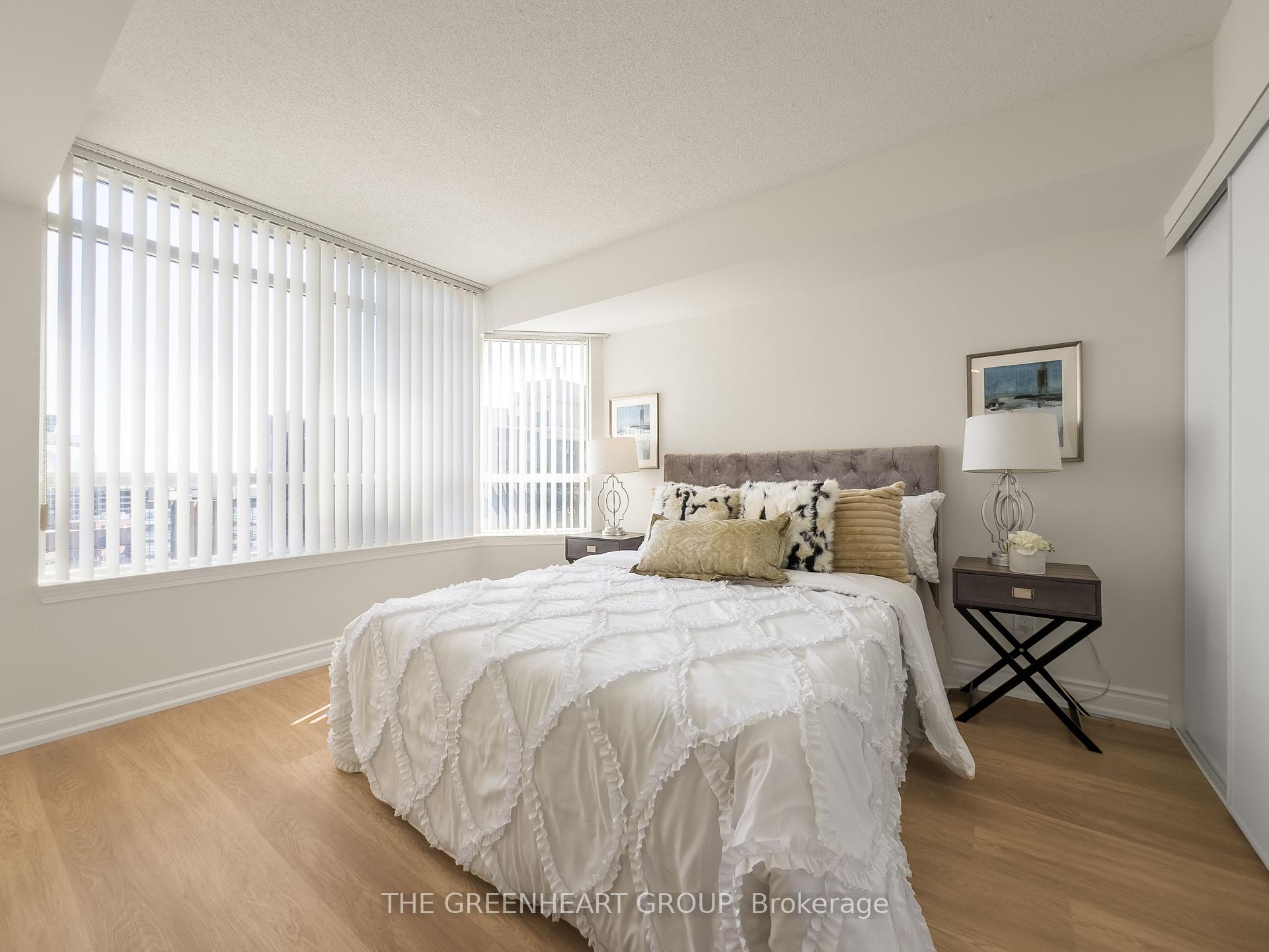 3 Bedrooms Condo at 155 Beecroft,  Toronto For sale