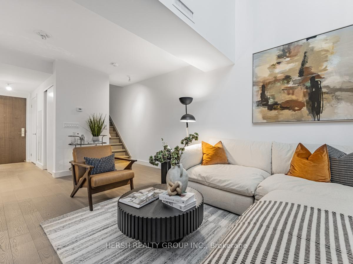 2 Bedrooms Condo at 160 Kingsway,  Toronto For sale