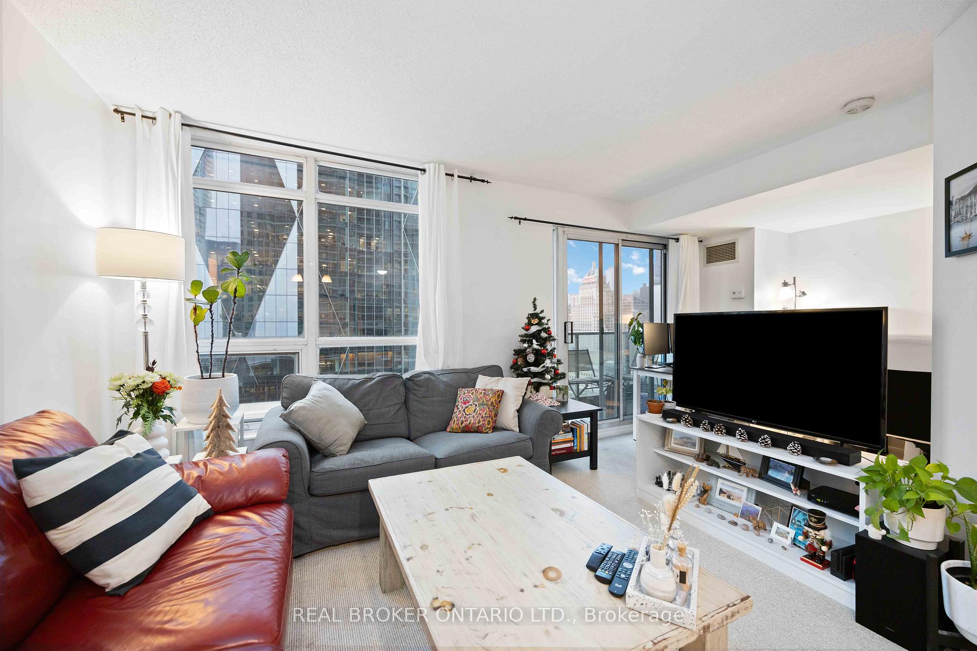 2 Bedrooms Condo at 18 Yonge,  Toronto For sale