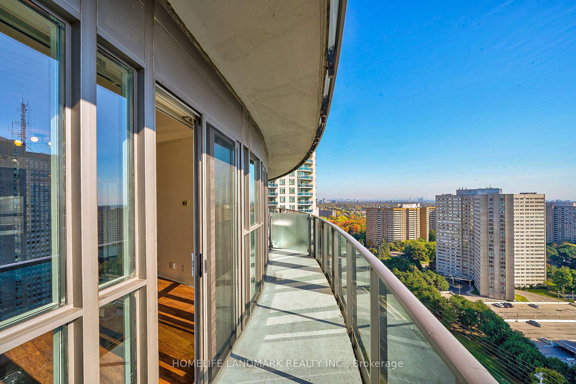 1 Bedroom Condo at 60 Absolute,  Mississauga For sale