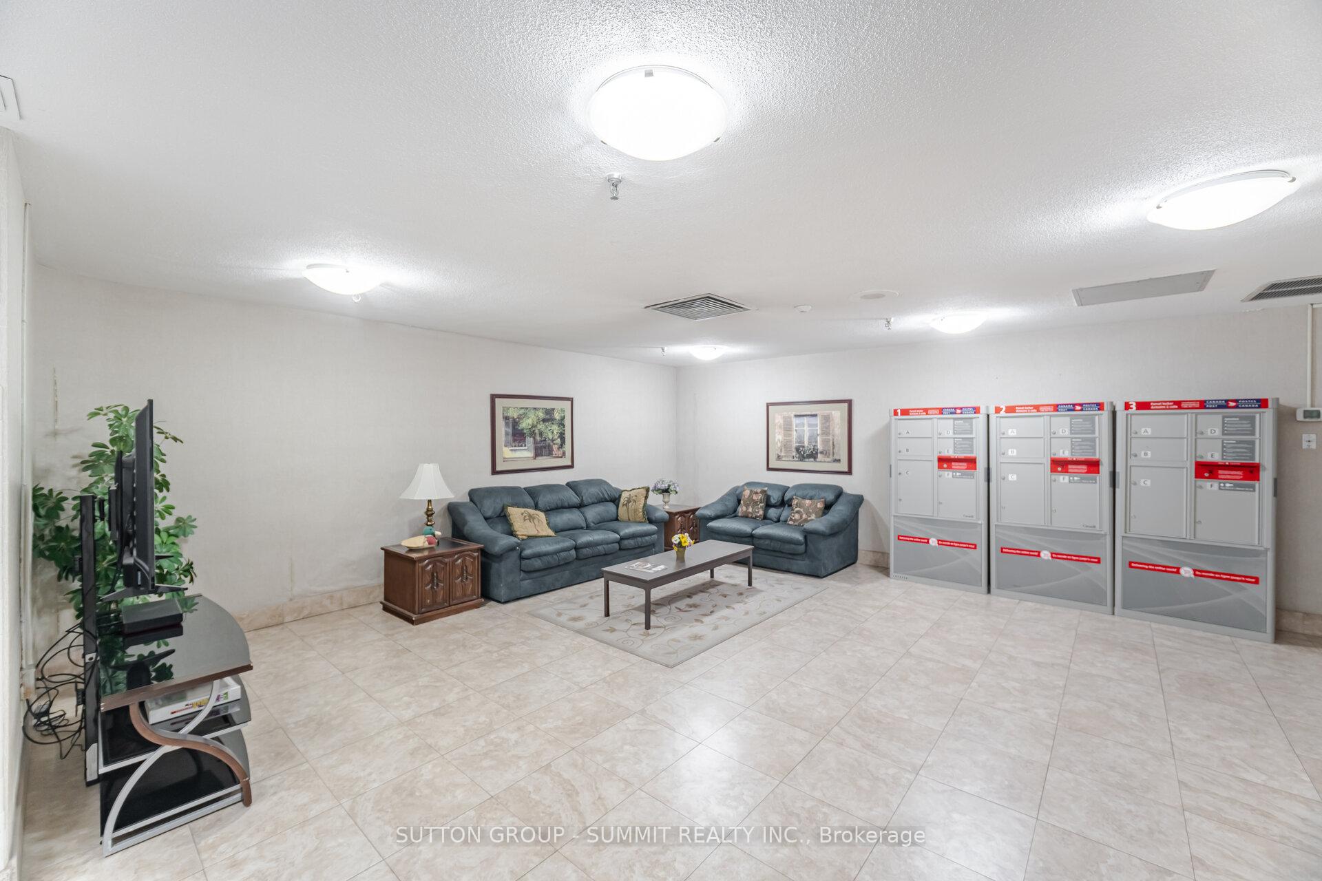 3 Bedrooms Condo at 1333 Bloor, Mississauga For sale