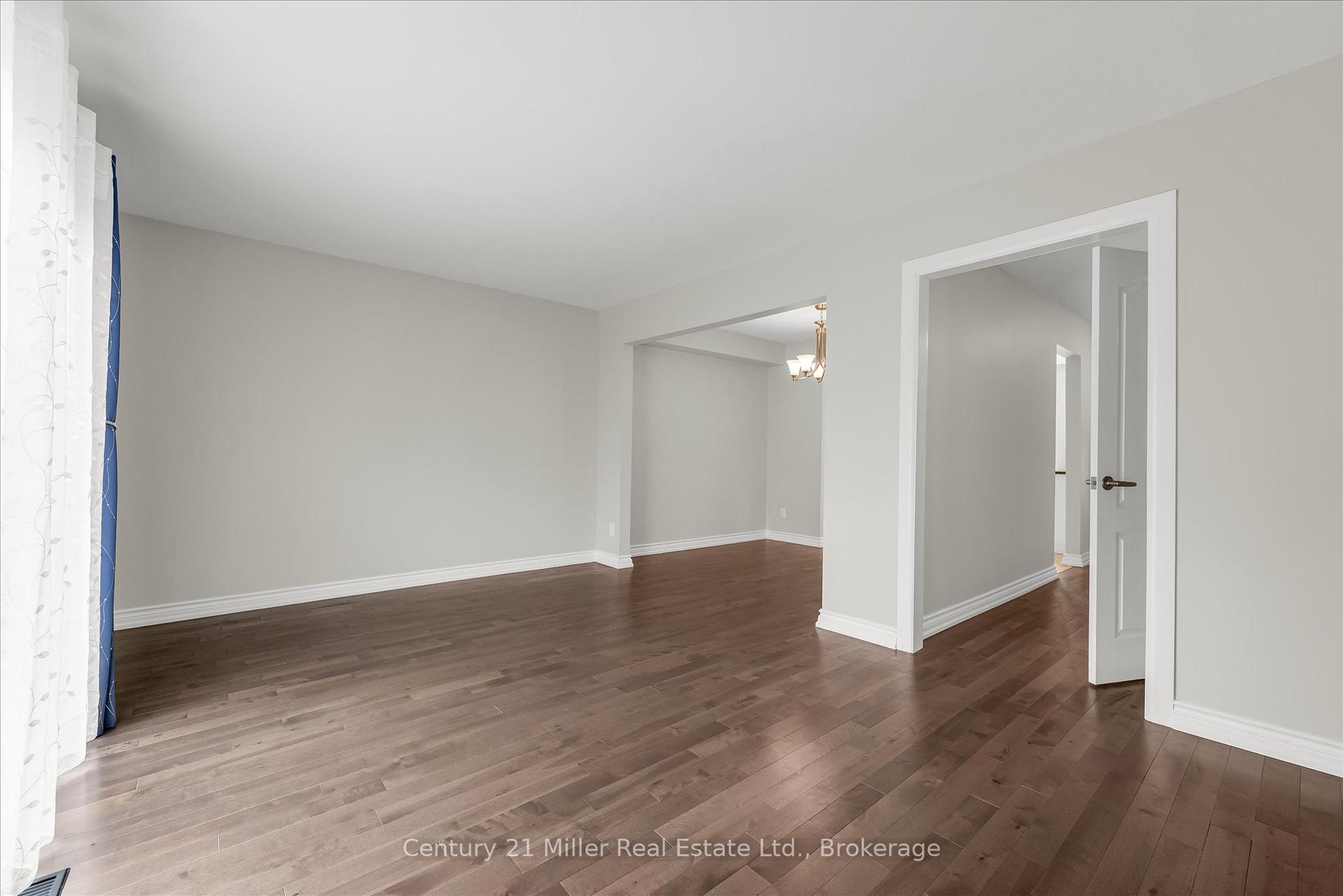 3 Bedrooms Condo at 1531 Westminster, Burlington For sale