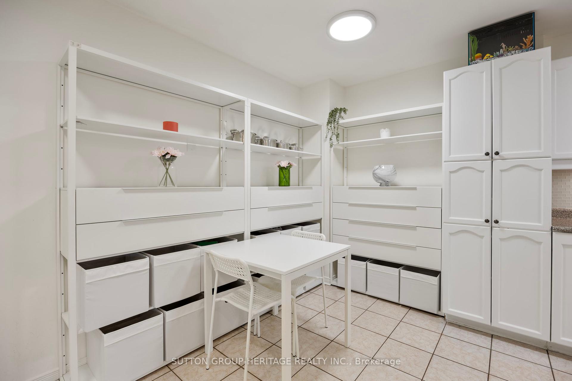 4 Bedrooms Condo at 40 Dundalk, Toronto For sale