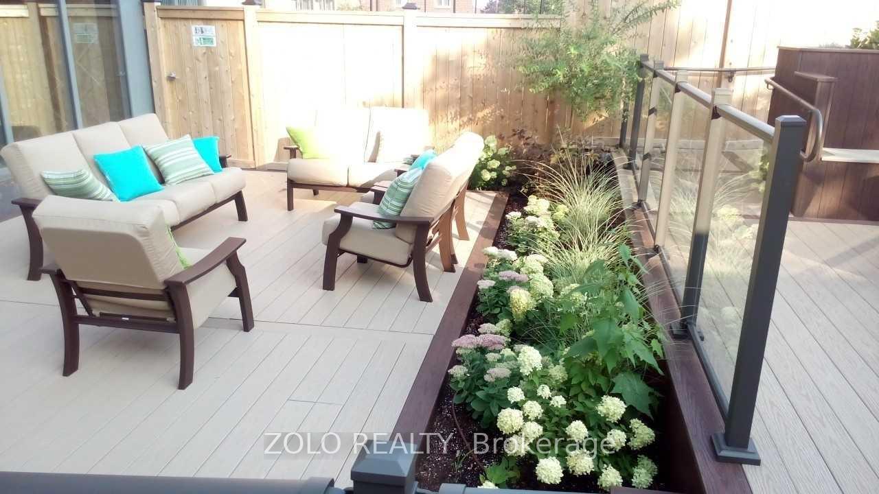 3 Bedrooms Condo at 300 Webb, Mississauga For sale