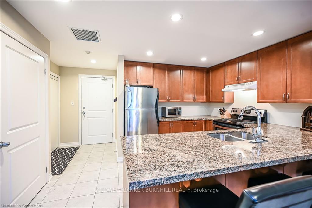 2 Bedrooms Condo at 396 Plains,  Burlington For sale
