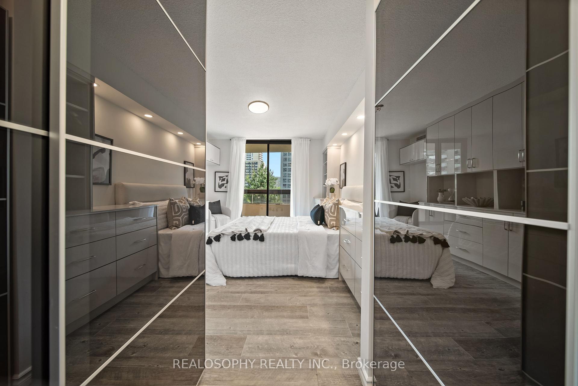 3 Bedrooms Condo at 100 Quebec, Toronto For sale