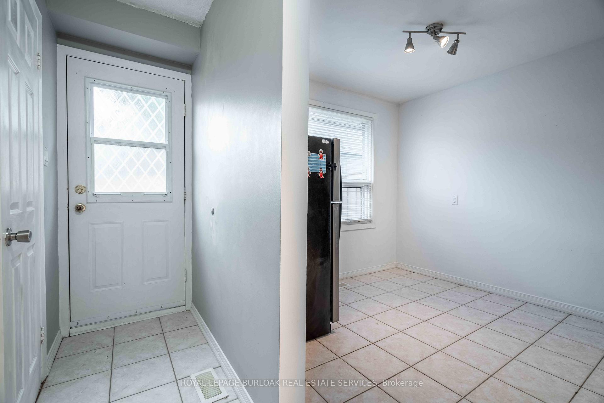 4 Bedrooms Condo at 117 Bonaventure, Hamilton For sale
