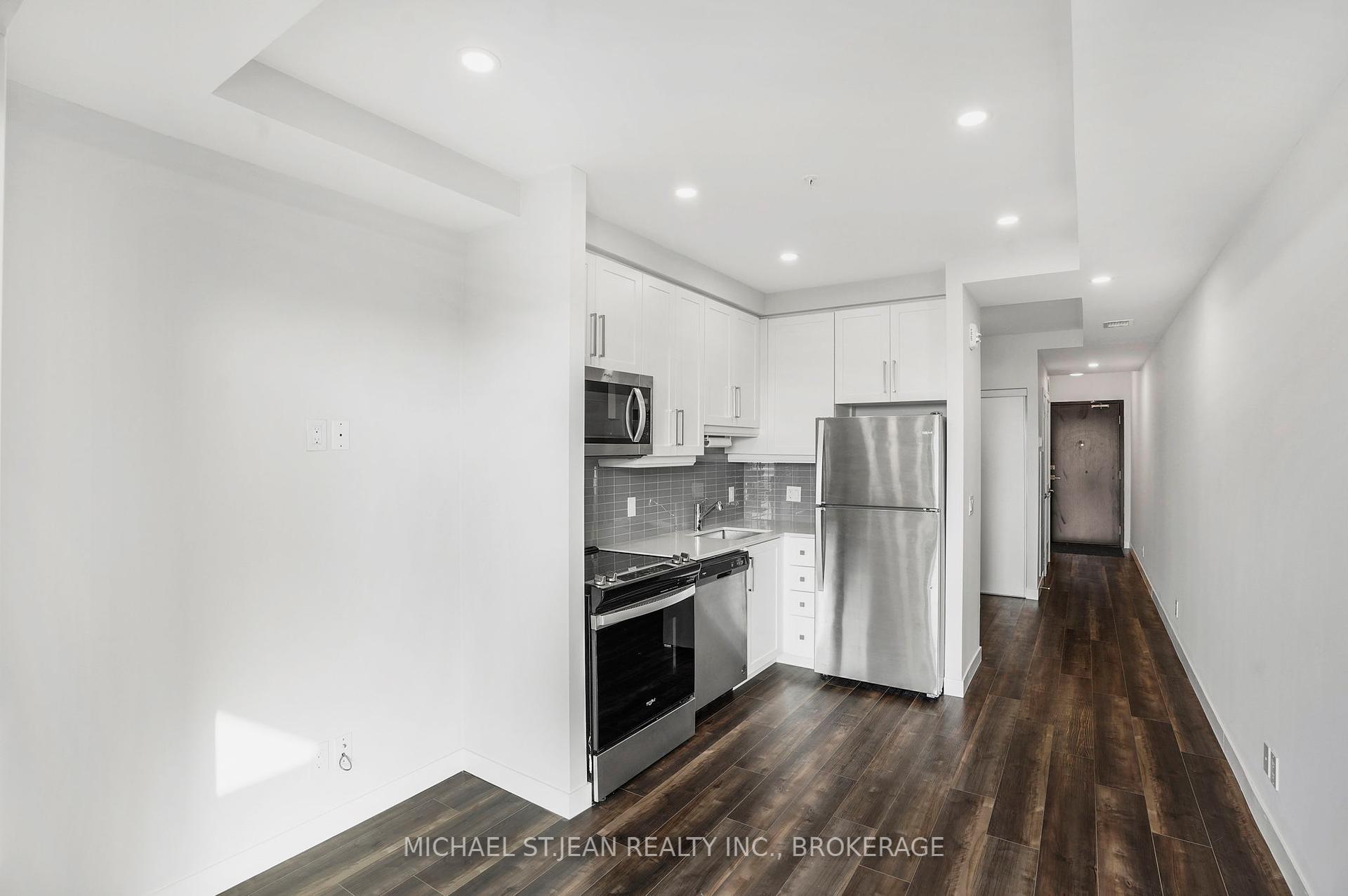 1 Bedroom Condo at 15 Queen,  Hamilton For sale
