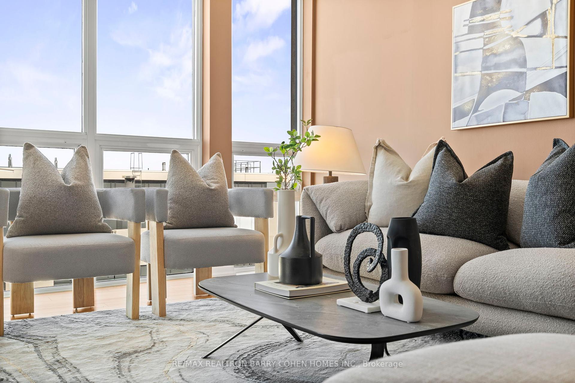 3 Bedrooms Condo at 500 St Clair, Toronto For sale