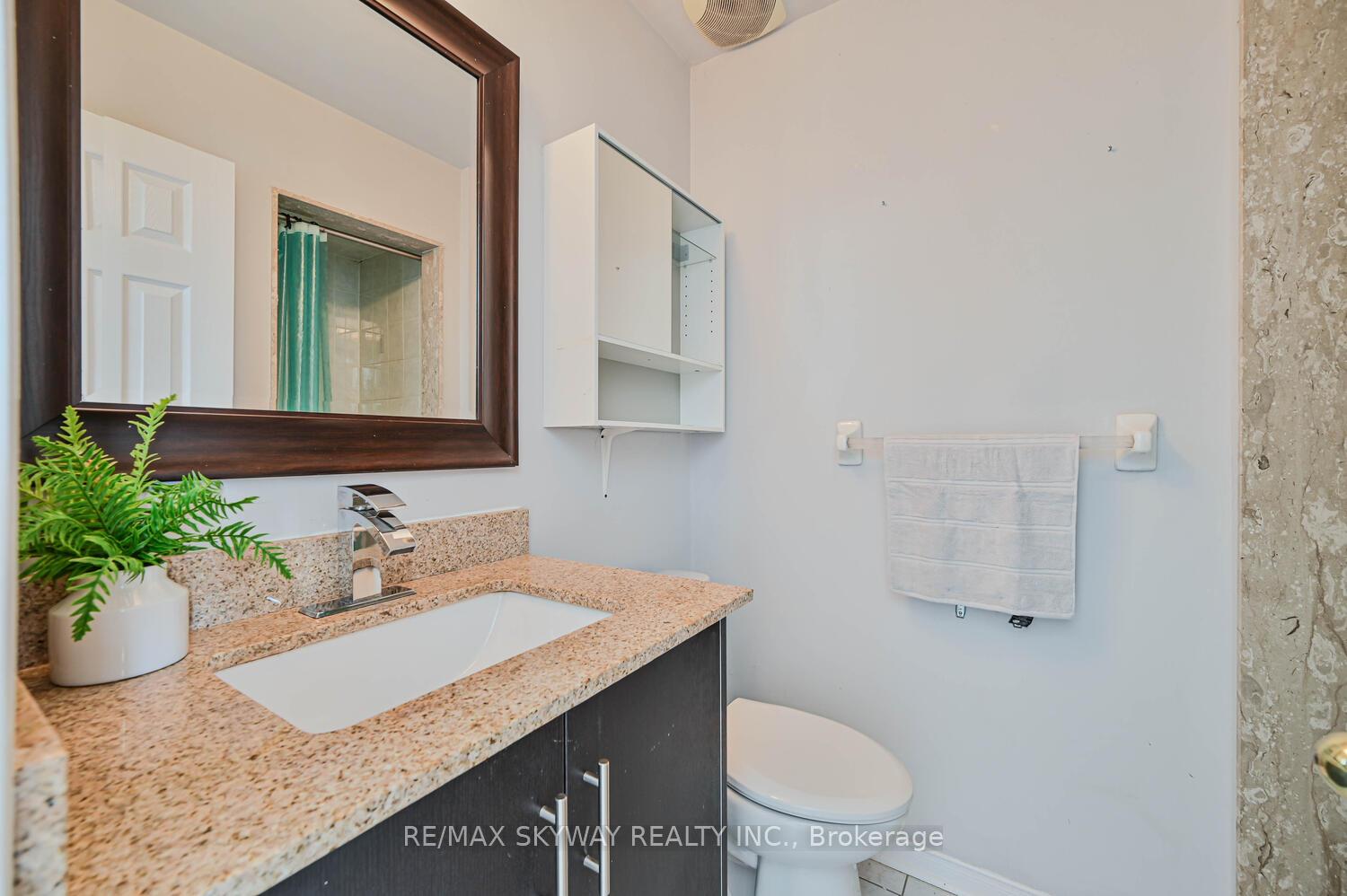 3 Bedrooms Condo at 50 Strathaven,  Mississauga For sale