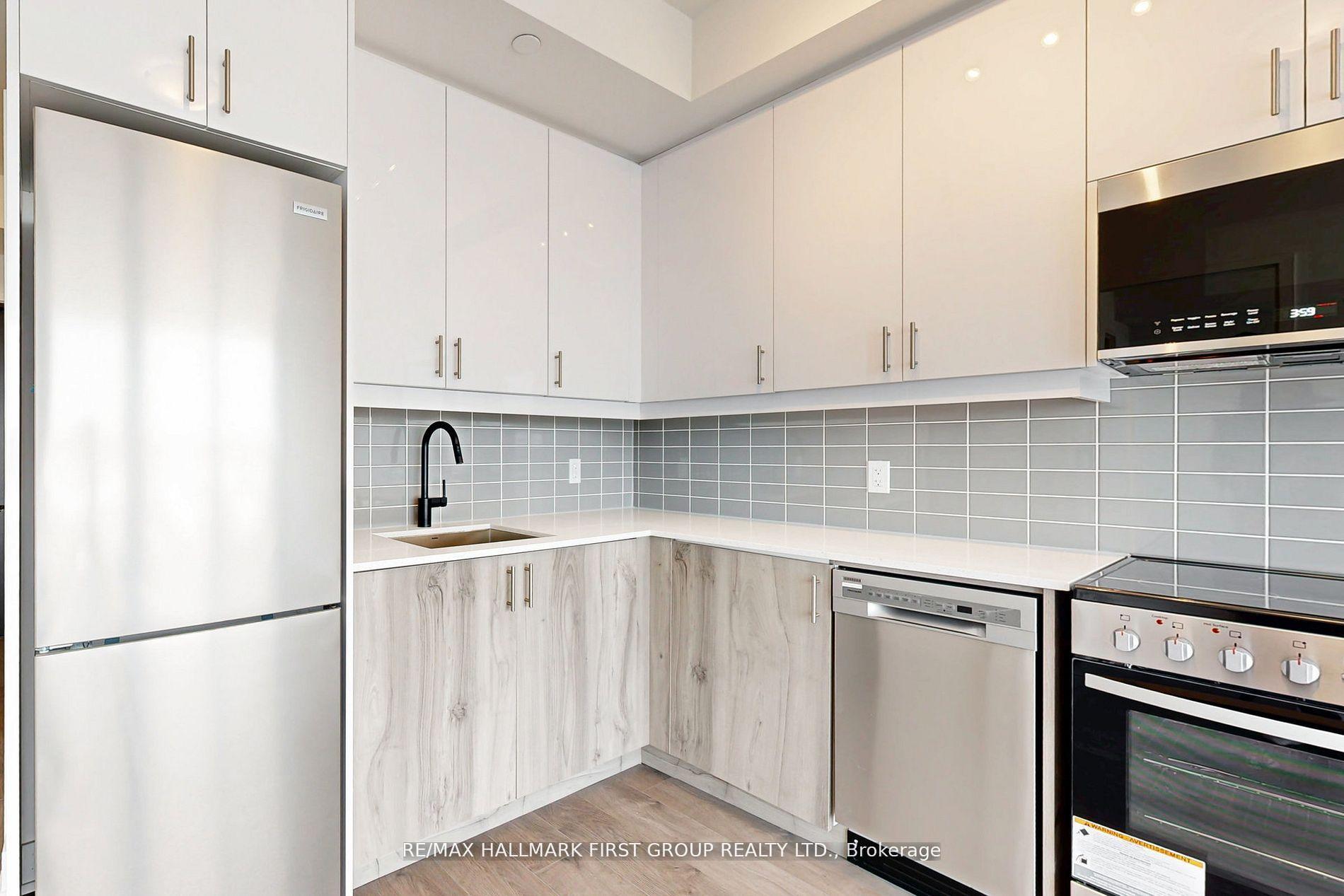 2 Bedrooms Condo at 2343 Khalsa, Oakville For sale