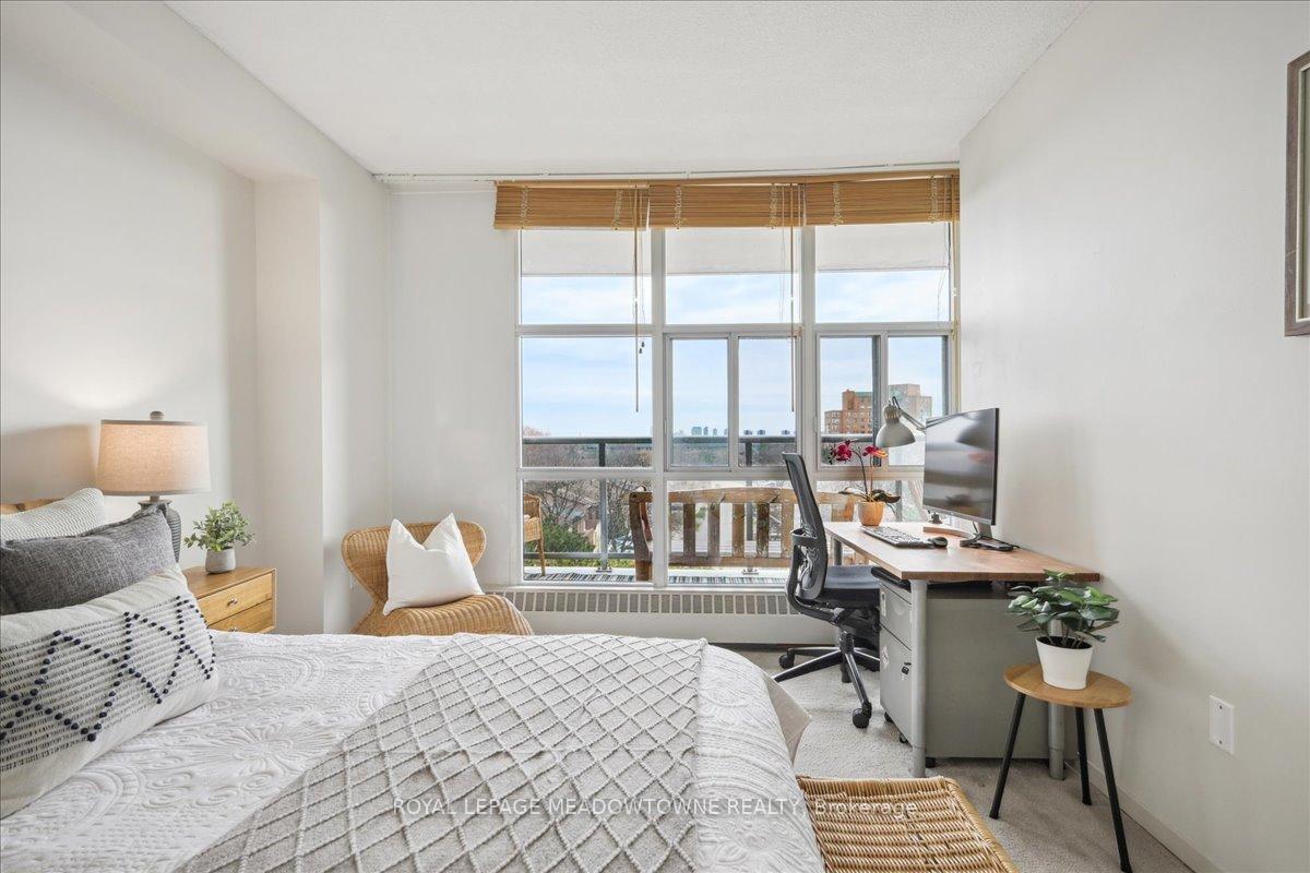 2 Bedrooms Condo at 2665 Windwood, Mississauga For sale