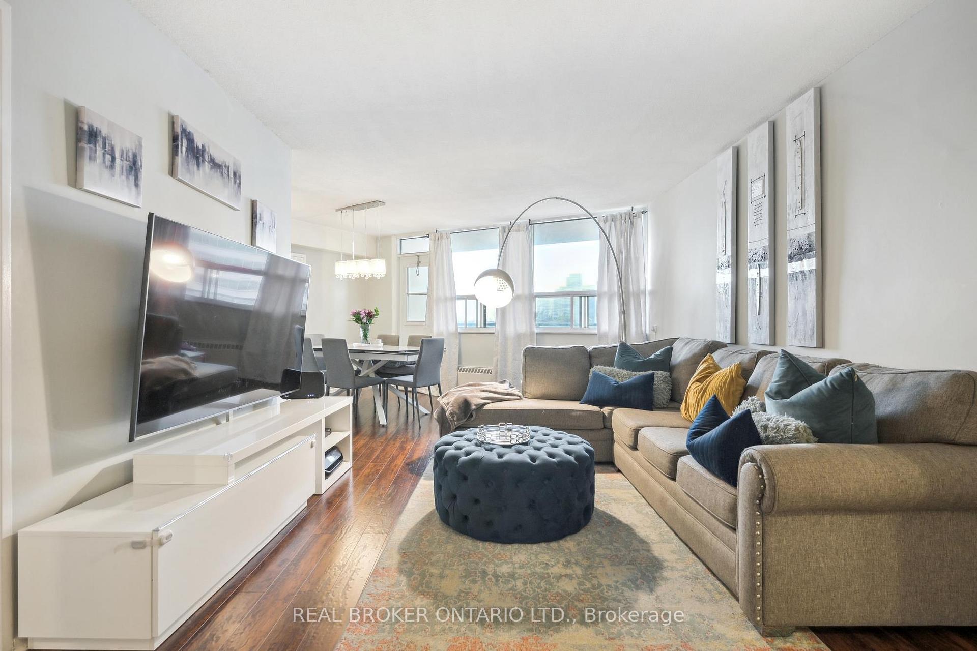 2 Bedrooms Condo at 451 The West Mall, Toronto For sale