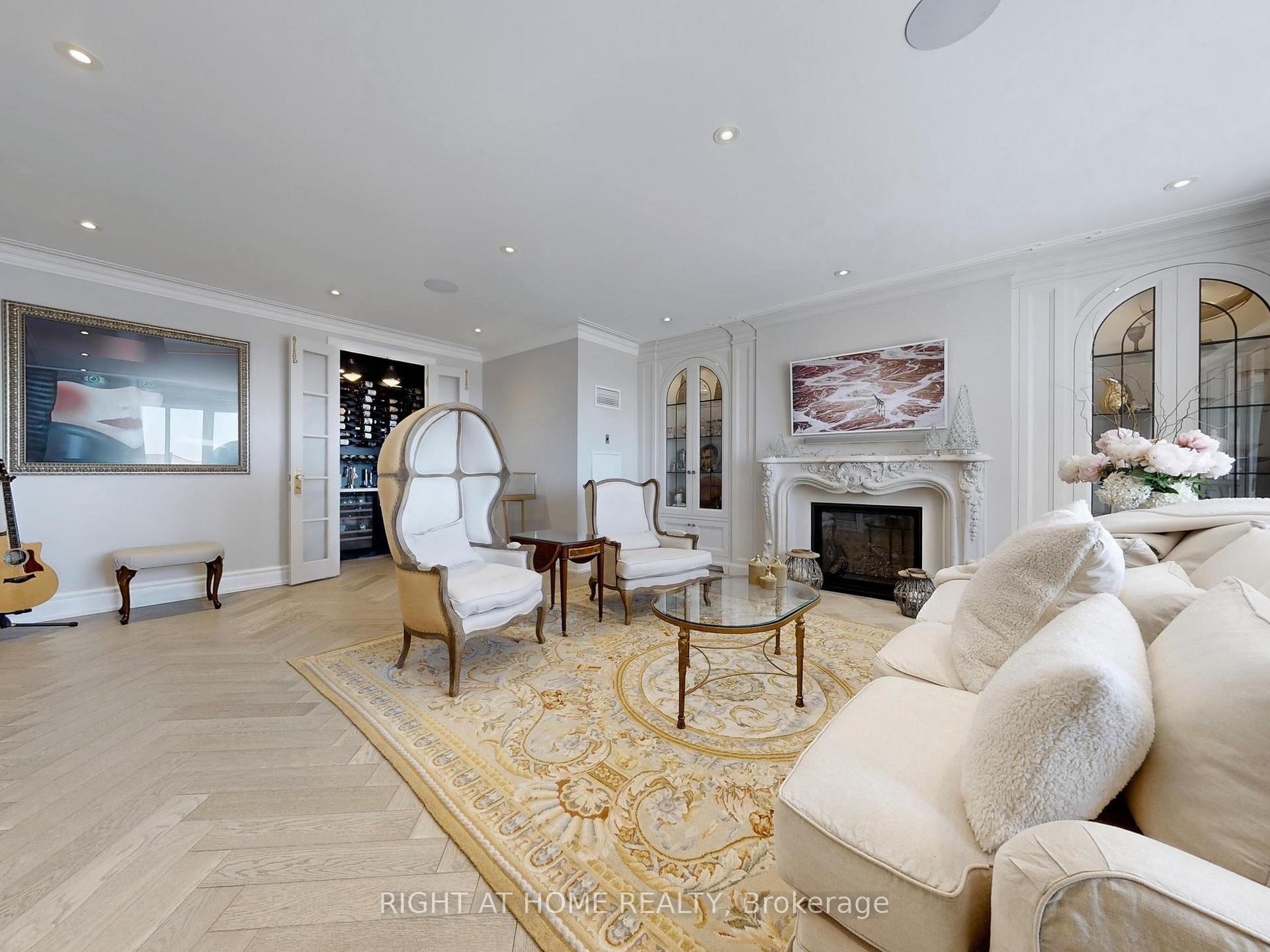 2 Bedrooms Condo at 2287 Lake Shore, Toronto For sale