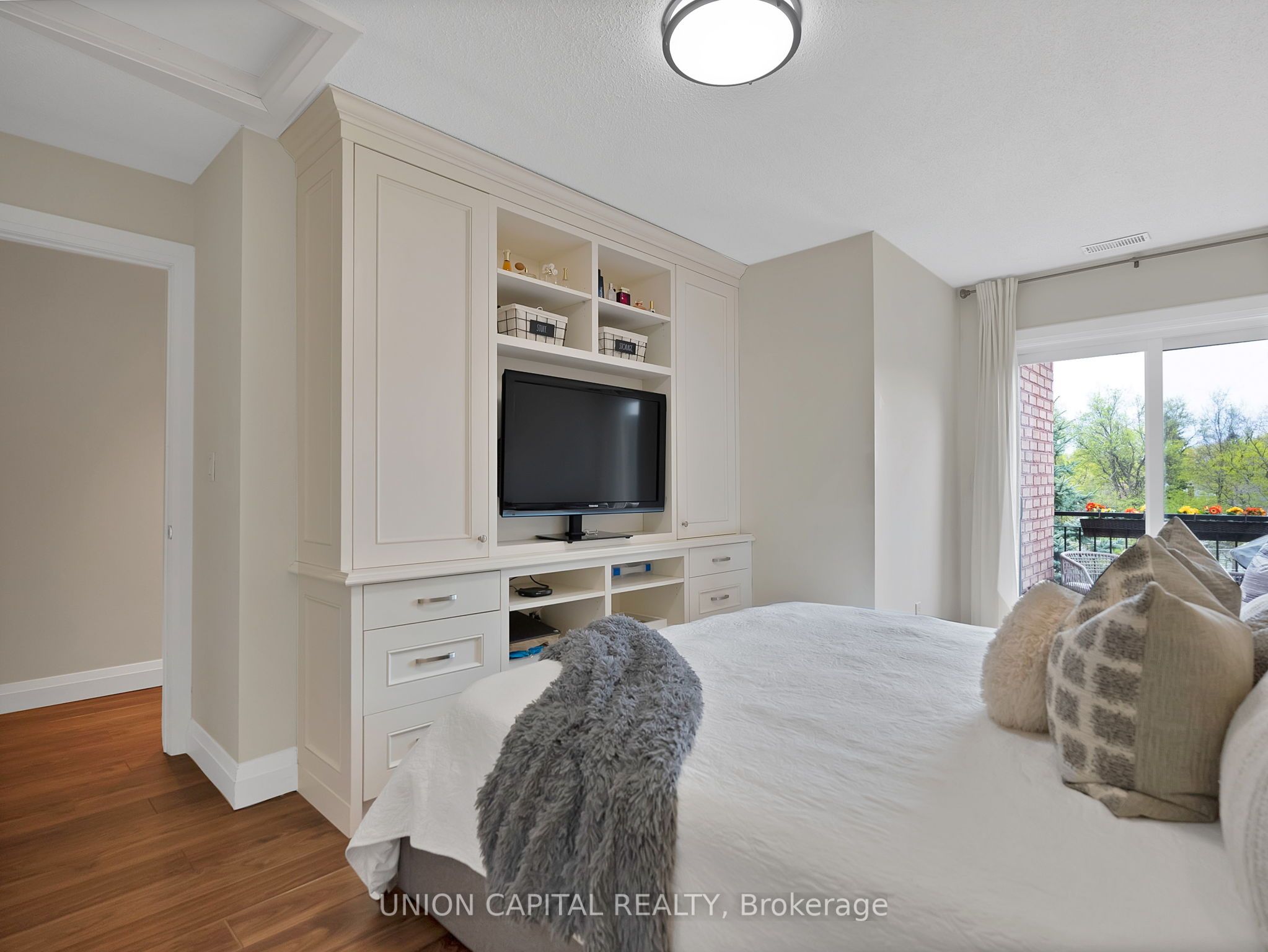 72 Aerodrome Crescent, #302