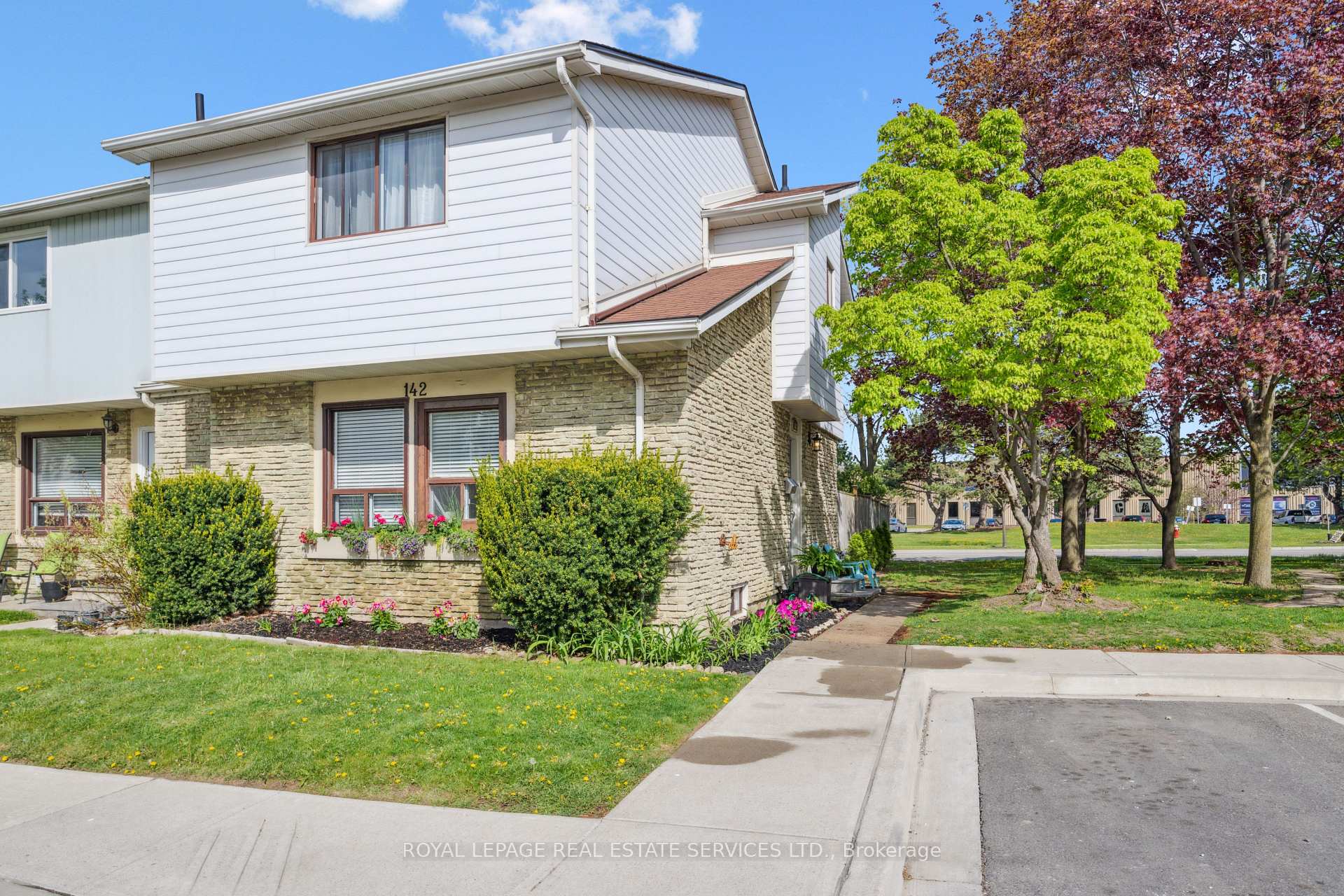 4 Bedrooms Condo at 6540 Falconer, Mississauga For sale