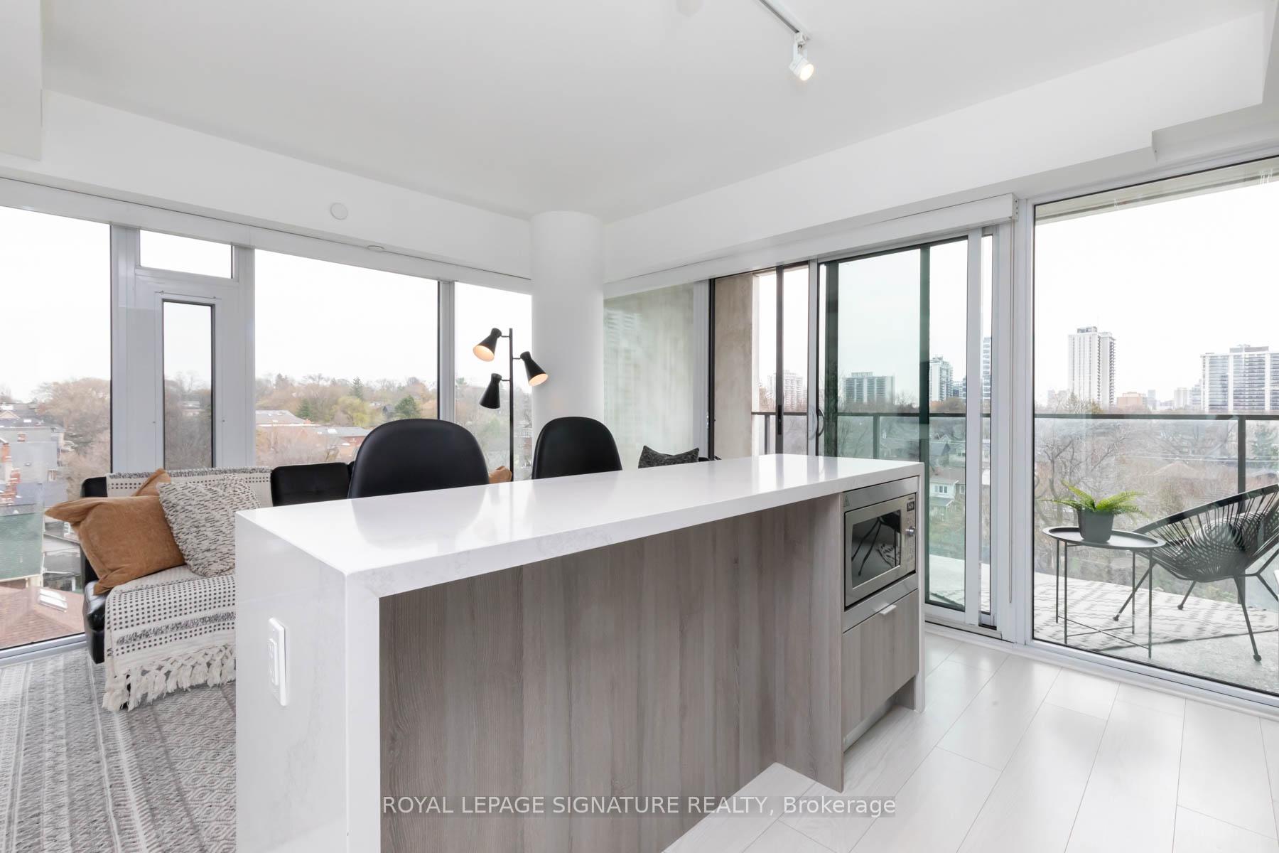 2 Bedrooms Condo at 8 Hillsdale, Toronto For sale