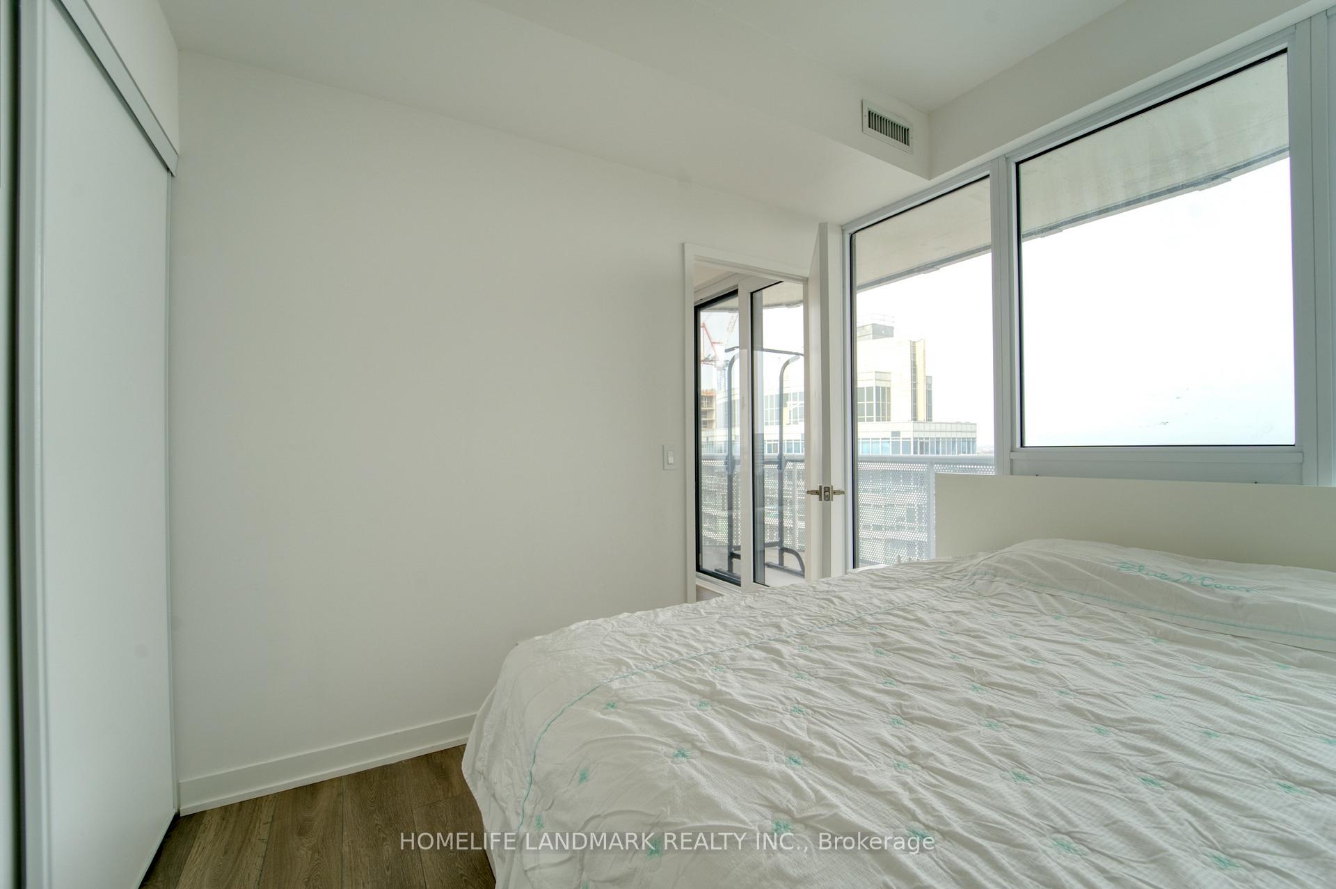 2 Bedrooms Condo at 15 HOLMES,  Toronto For sale