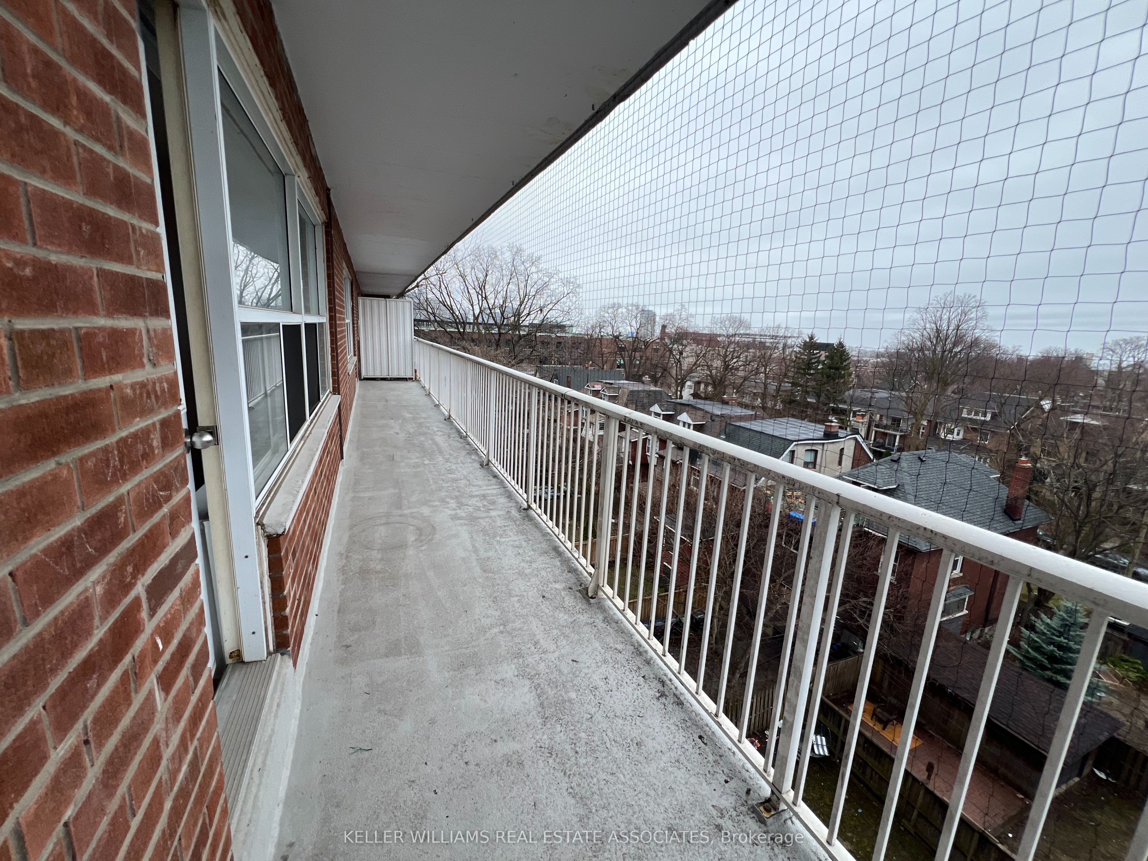 99 Tyndall Avenue, #607