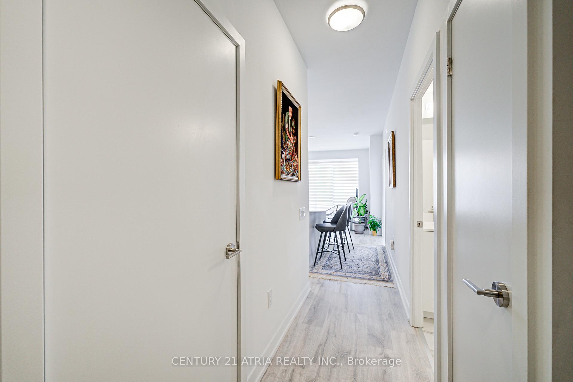 3 Bedrooms Condo at 7 Golden Lion, Toronto For sale