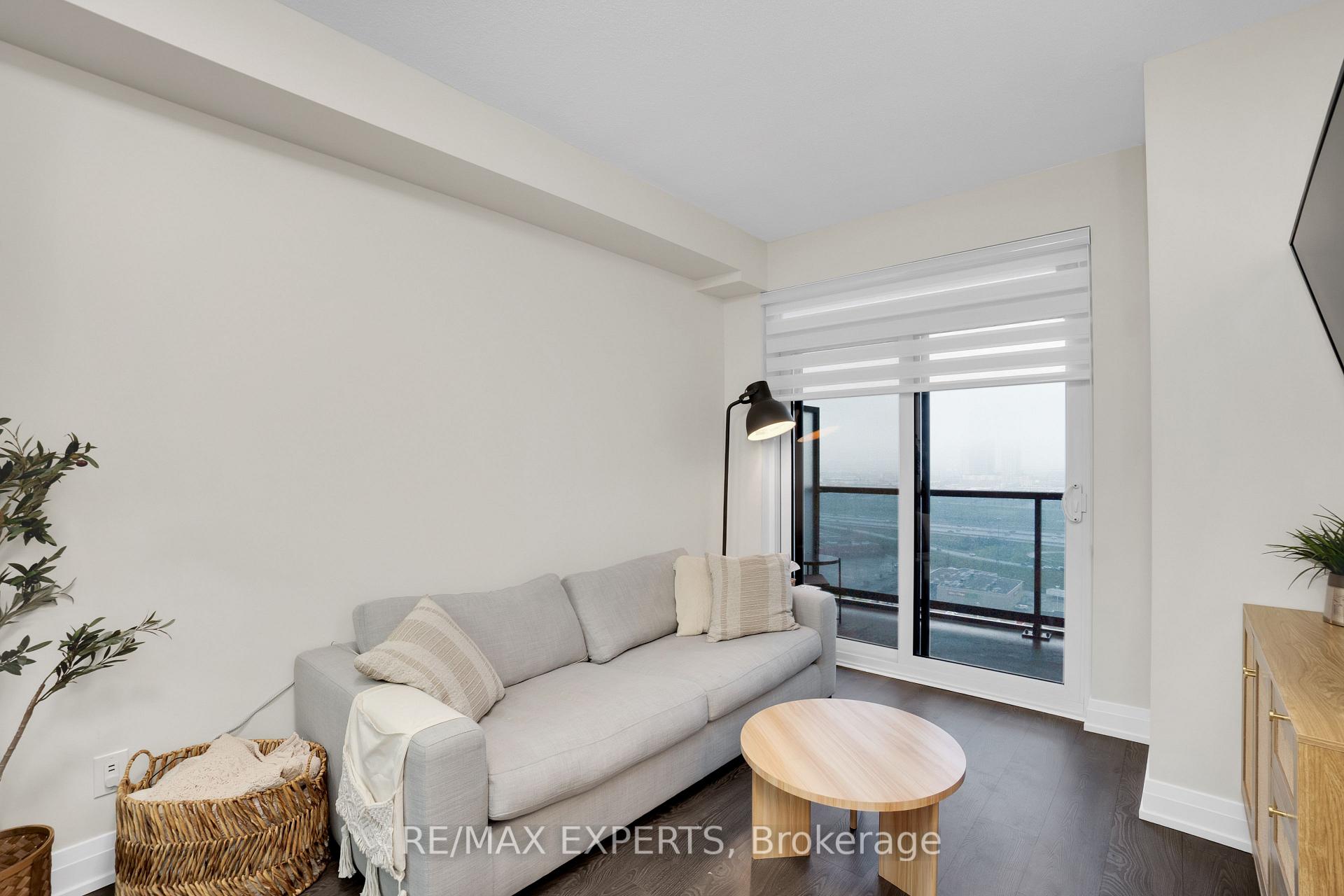 2 Bedrooms Condo at 3700 Highway 7, Vaughan For sale