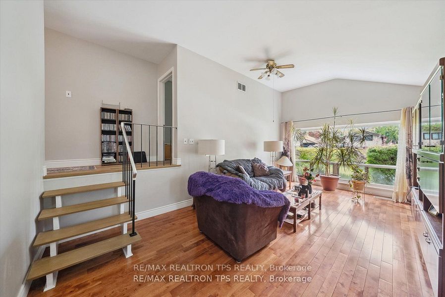 43 Gondola Crescent