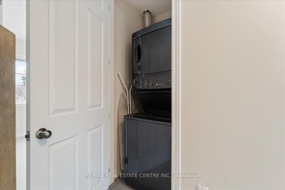 2 Bedrooms Condo at 219 Dundas, Hamilton For sale