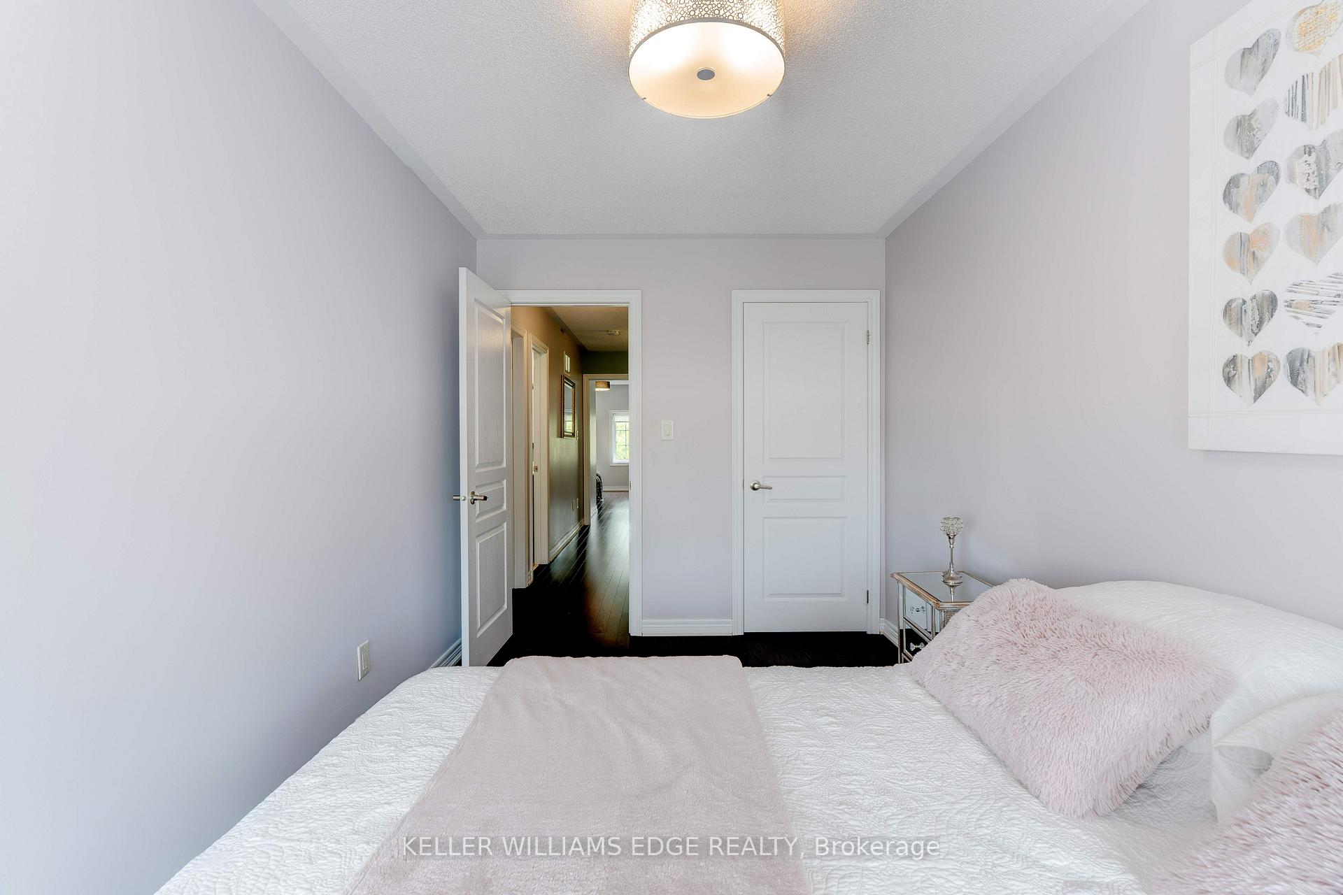 3 Bedrooms Condo at 230 Paisley, Mississauga For sale