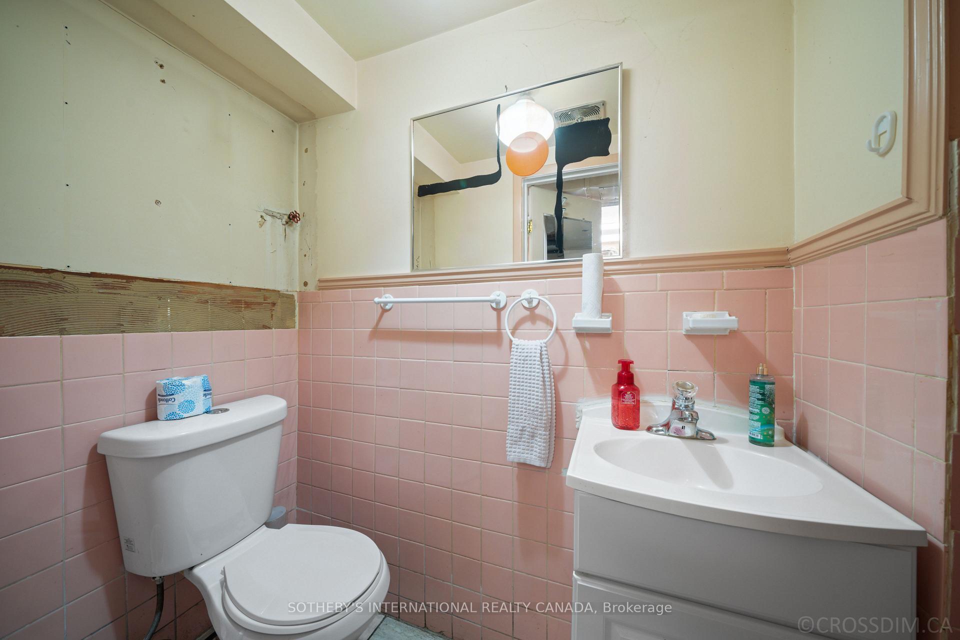 4 Bedrooms Condo at 28 Enclave, Toronto For sale
