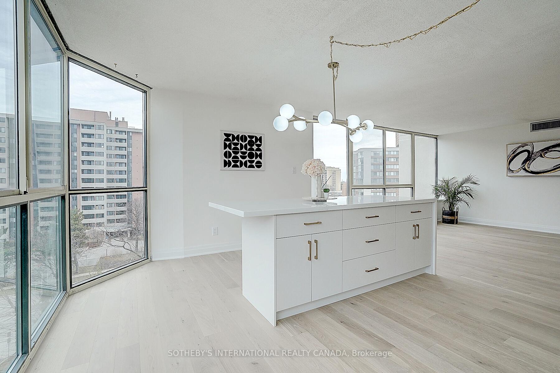 2 Bedrooms Condo at 1240 Marlborough, Oakville For sale