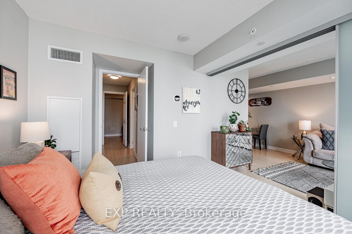 2 Bedrooms Condo at 85 Queens Wharf, Toronto For sale
