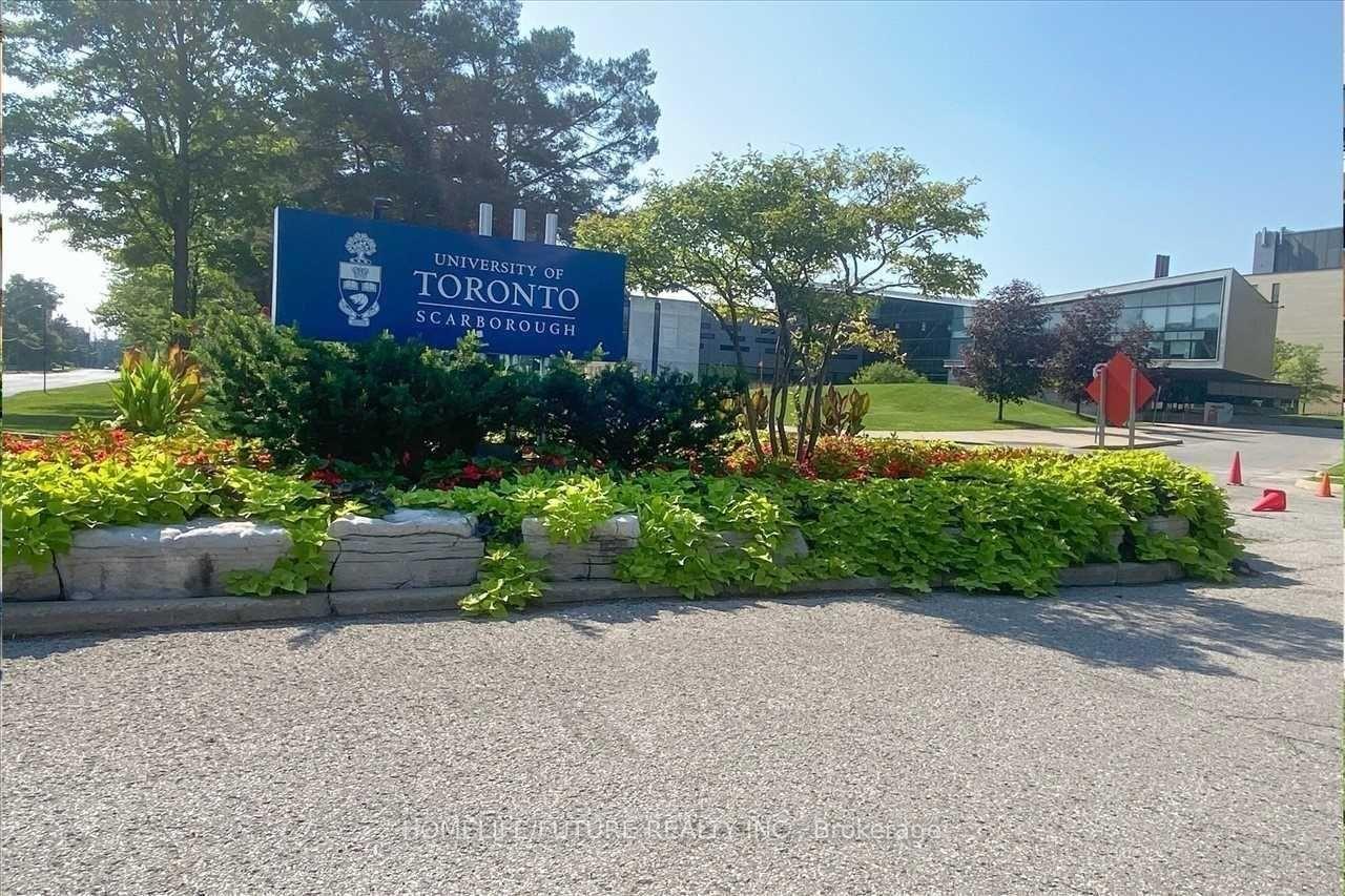 5 Bedrooms Condo at 100 Mornelle, Toronto For sale