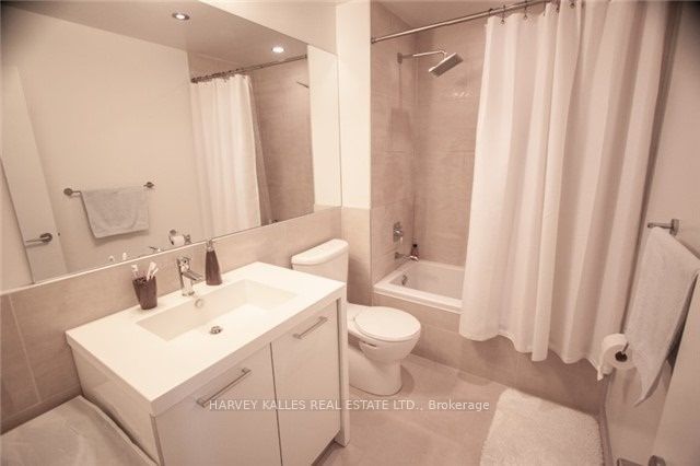 319 Carlaw Avenue, #512