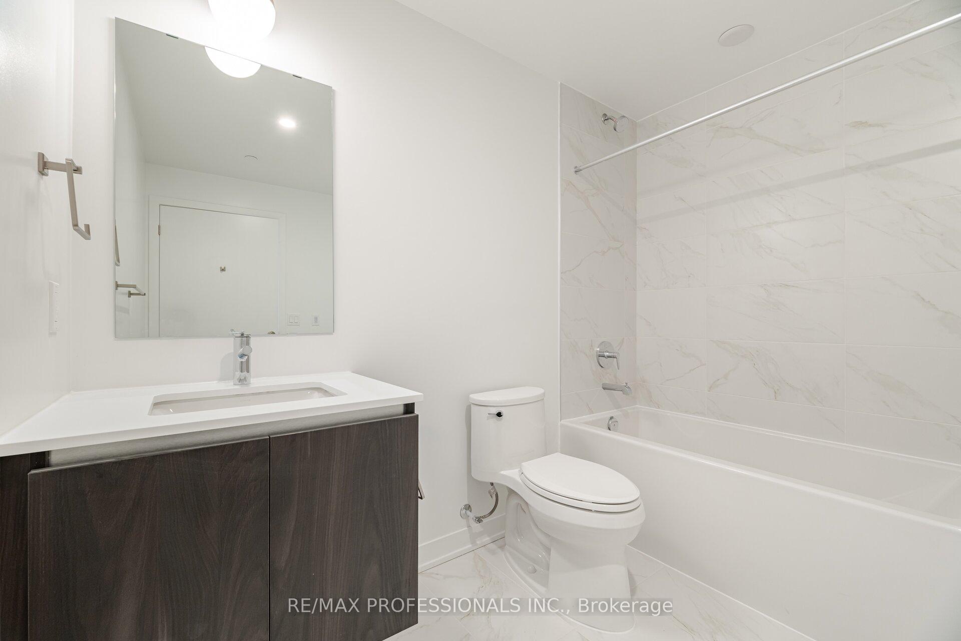 1 Bedroom Condo at 395 Dundas,  Oakville For sale