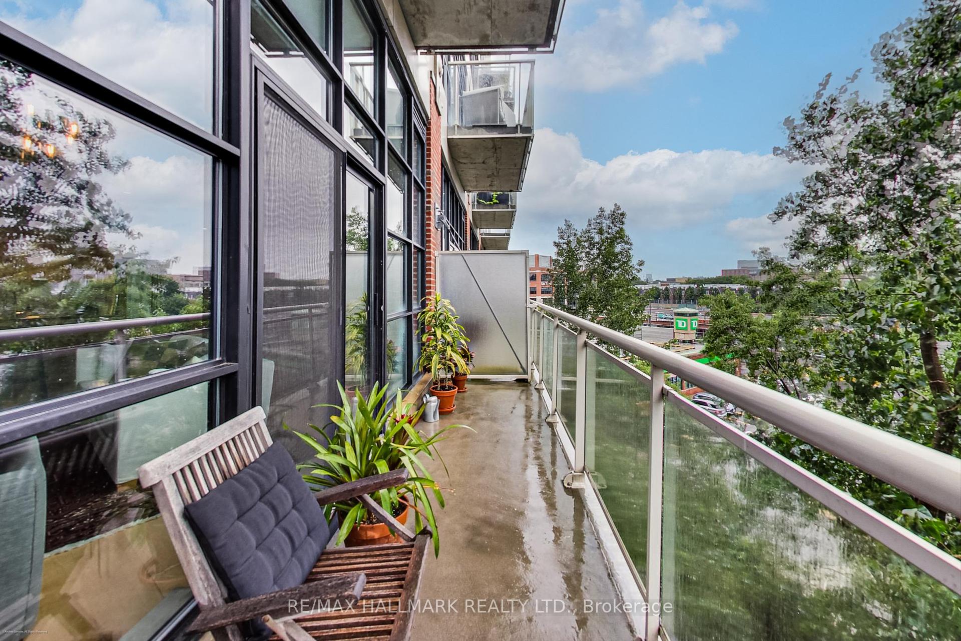 2 Bedrooms Condo at 43 Hanna, Toronto For sale