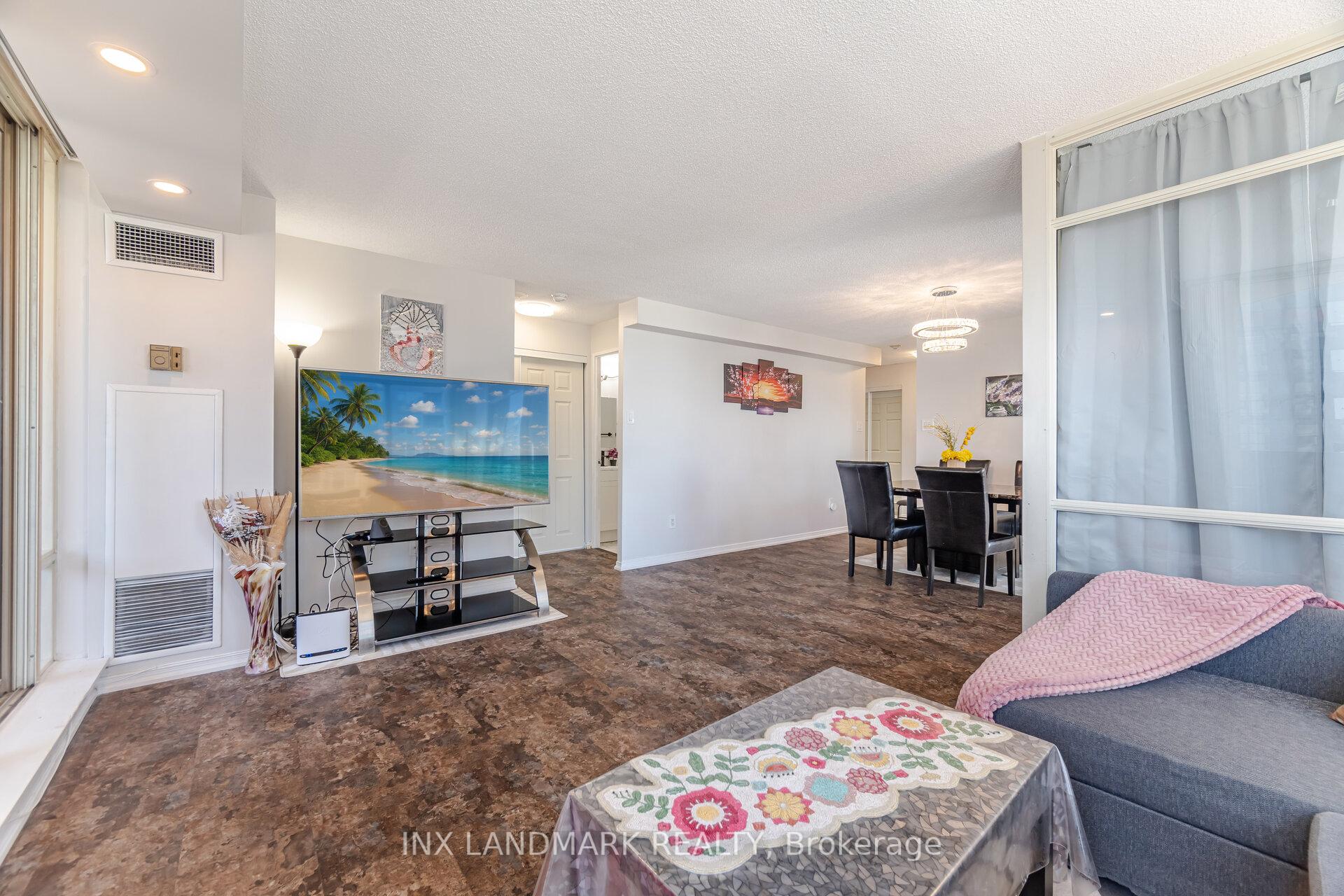 3 Bedrooms Condo at 330 Rathburn, Mississauga For sale